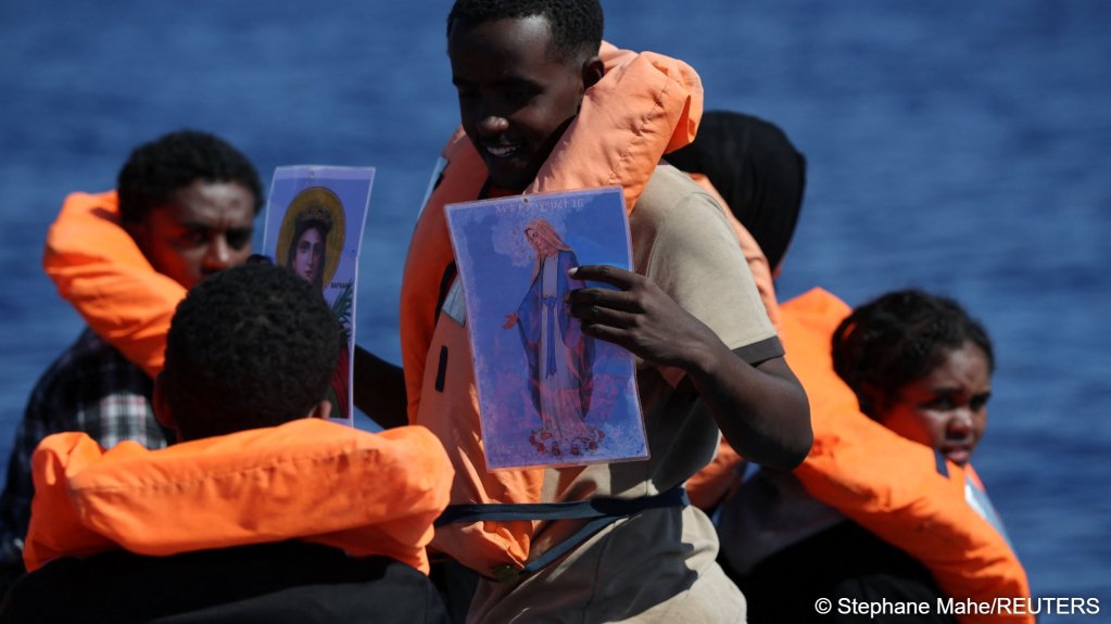 Several unaccompanied minors were among those rescued | Photo: Stephane Mahe / Reuters