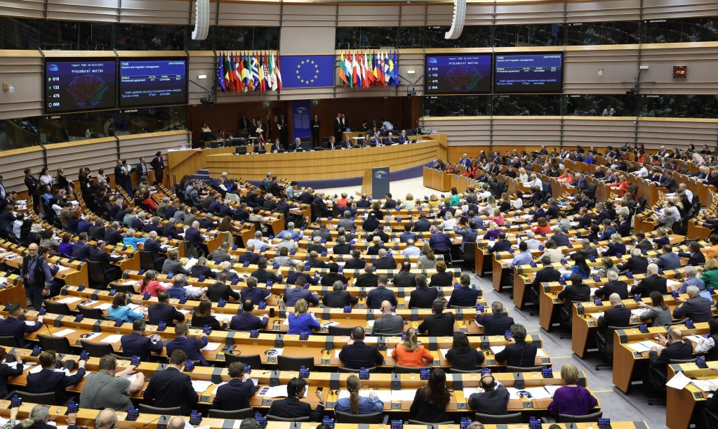 Members of the European Parliament vote on an amendment of the Migration and Asylum package during a plenary session at the European Parliament in Brussels, 10 April 2024 | Photo: EPA/OLIVIER HOSLET<br>