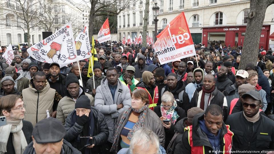 People protesting the new immigration law outside the National Assembly in Paris on December 11. | Photo: Mohamad Alsayed/Anadolu/picture alliance