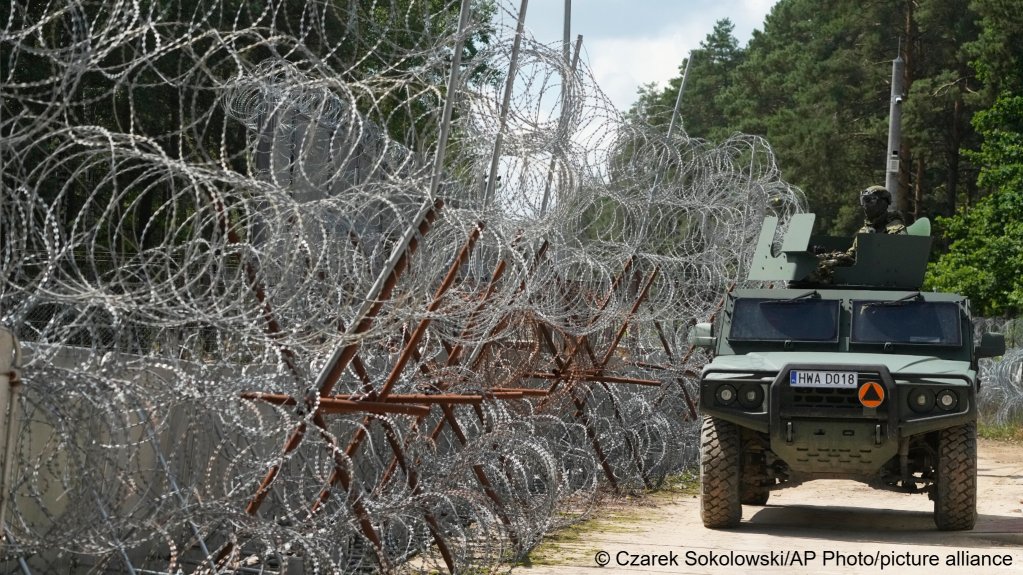 An armored vehicle of the Polish border guard in the village of Polowce-Pieszczatka on the Polish-Belarusian border, taken a day before the shooting took place | Photo: picture-alliance