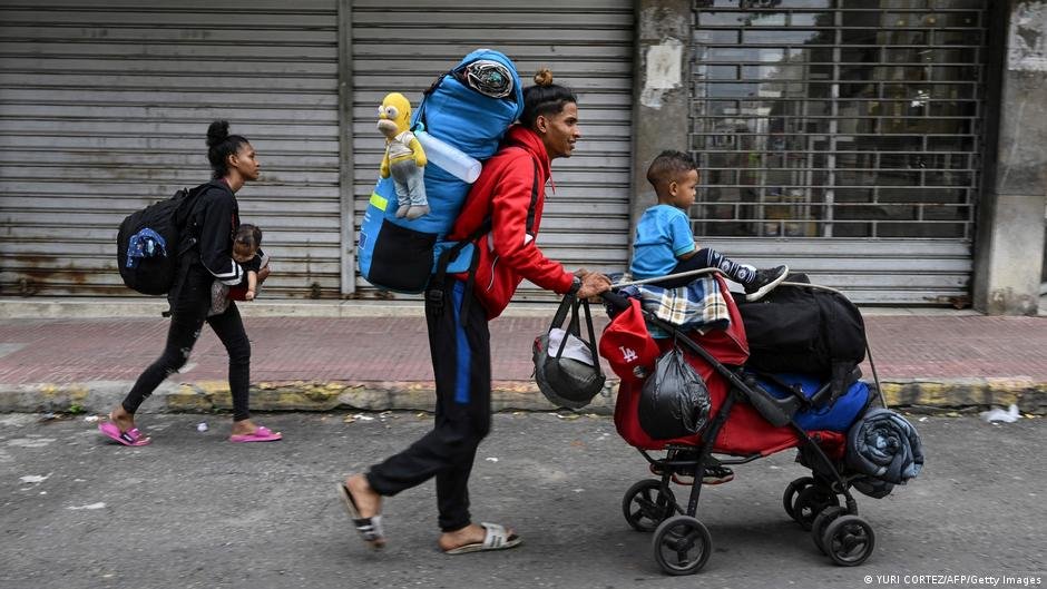 Venezuelan migrants can walk for weeks to reach Colombia. Globally, there are now more than 7 million refugees and migrants from Venezuela | Photo: YURI CORTEZ/AFP/Getty Image