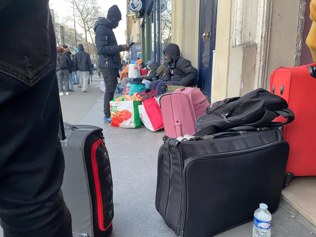File photo: Young people wait with their belongings on Boulevard Sébastopol in Paris | Photo : InfoMigrants 