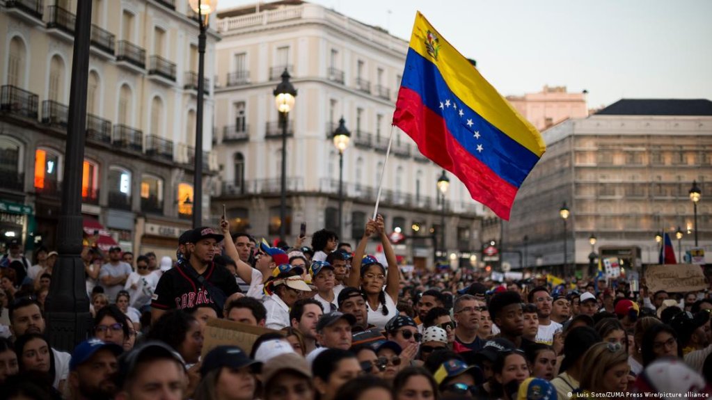 In Europe, most Venezuelans seek to come to Spain due to the shared language and an existing diaspora of several hundred thousand compatriots | Photo: Luis Soto/ZUMA/picture-alliance