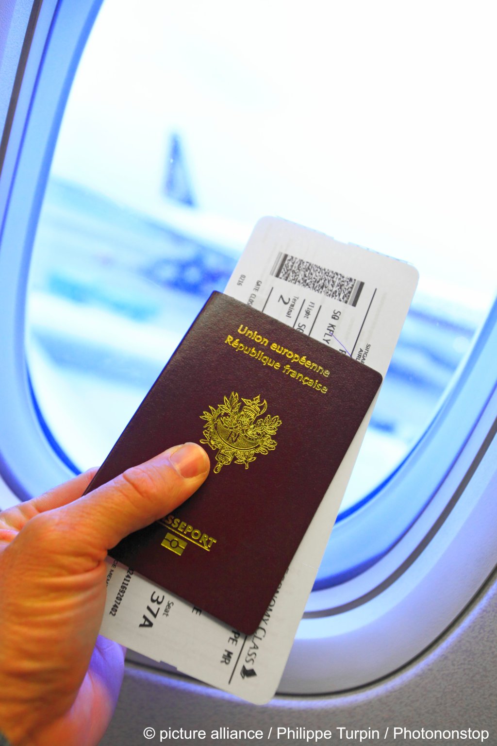 From file: Obtaining a visa for France can be difficult, especially for citizens of countries like Algeria, even if they have numerous family ties there and speak the language | Photo: Philippe Turpin / picture alliance / Photononstop