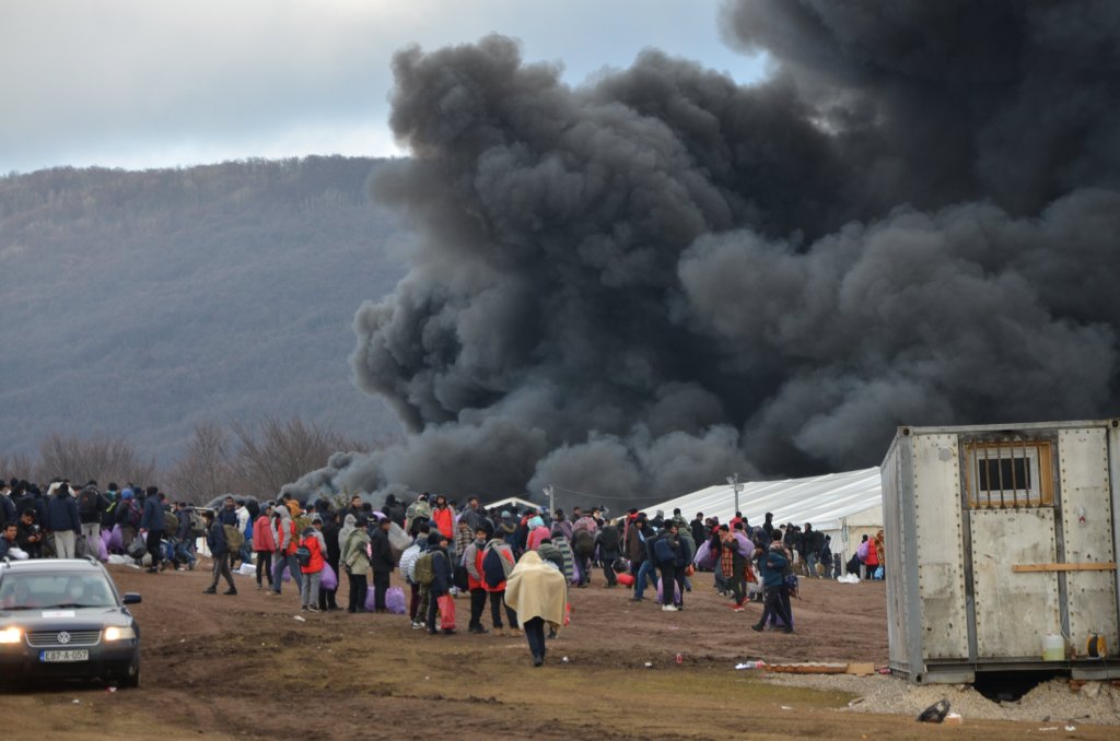 آتش سوزی در اردوگاه لیپا در بوسنیا باعث آواره شدن ۴۰۰۰ پناهجو شد- عکس: IOM 