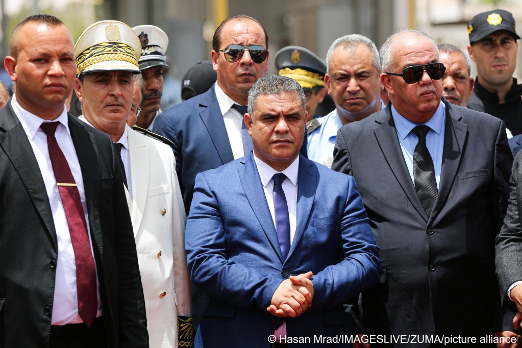 File photo used as illustration: Libyan's Interior Minister Imad Trabelsi (center) stands with his Tunisian counterpart Khaled Nouri at the border between the two countries on July 1, 2024 | Photo:  Hasan Mrad/IMAGESLIVE via ZUMA Press Wire /picture alliance