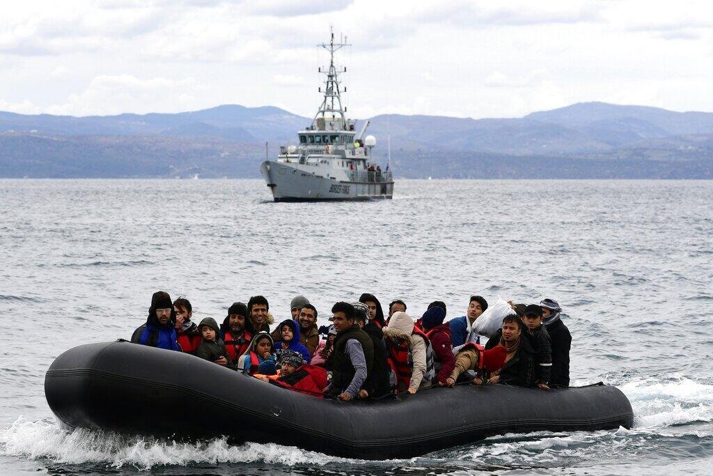 From file: Migrants in the eastern Mediterranean near a Frontex patrol boat in 2020 | Photo: Michael Varaklas / picture alliance / AP