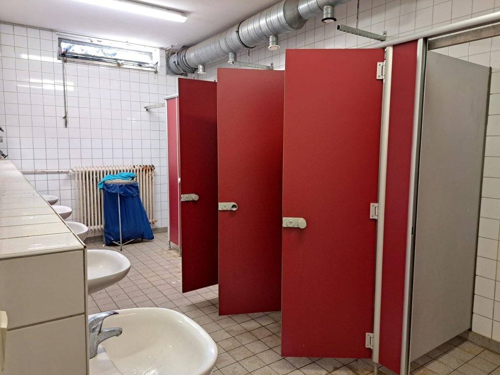 The accommodation center, northeast of Munich, in the Hintermeierstrasse | Photo: Sabawoon Meenanak