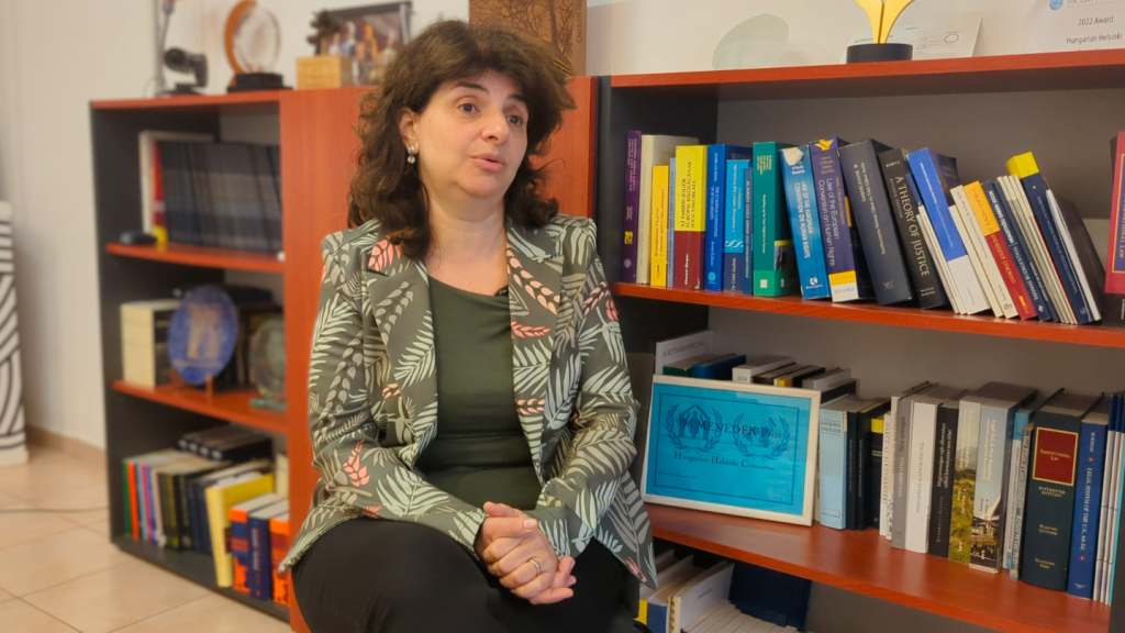 Aniko Bakonyi, from the Hungarian Helsinki Committee, a human rights organization based in Budapest | Screenshot: Rama Jarmarkani/Natasha Mellersh