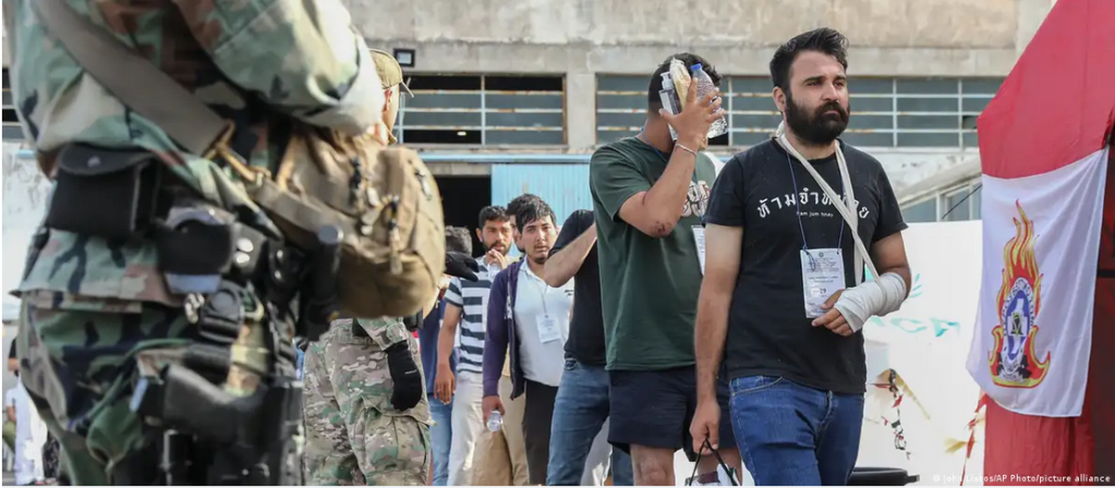 Survivors of the capsized boat preparing to be transported to the Greek capital for registration and to make claims for asylum | Photo: John Liakos/AP Photo/picture alliance