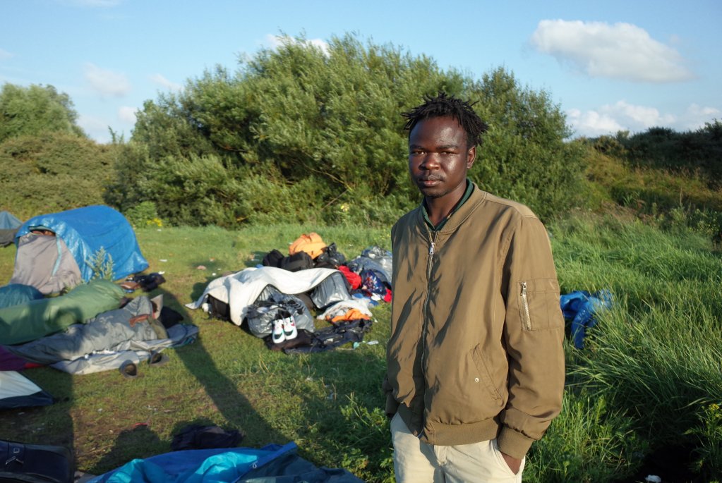 Mohamed, un Soudanais de 18 ans, bloqué à Calais, rêve d'intégrer Oxford. Crédit : Mehdi Chebil
