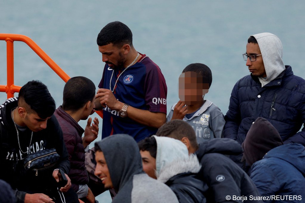 Migrants arrive the port of Arguineguin, in the island of Gran Canaria, Spain, April 4, 2022 | Photo: Reuters/Borja Suarez