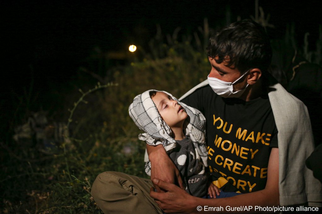 Afghan refugees in Bitlis Province, eastern Turkey, on  August 18, 2021 | Photo: Emrah Gurel/AP Photo/picture-alliance