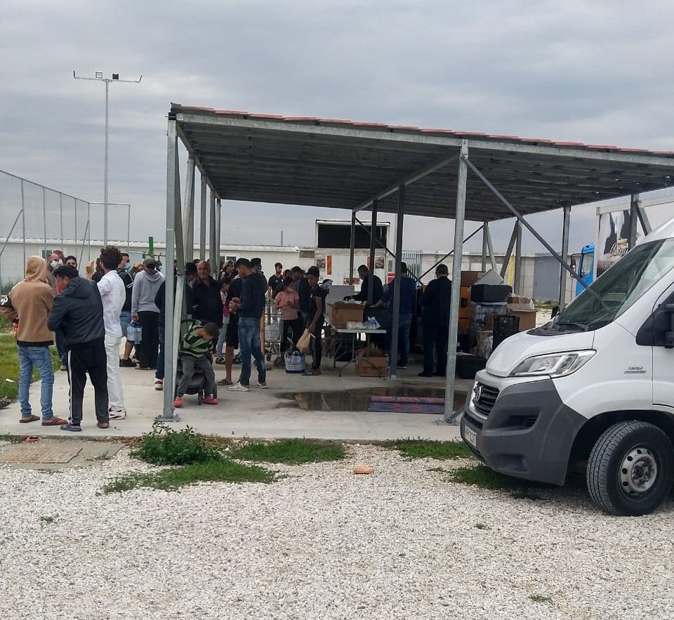 The food distribution in Nea Kavala that many migrants do not have access to, according to Edoza | Photo: Private