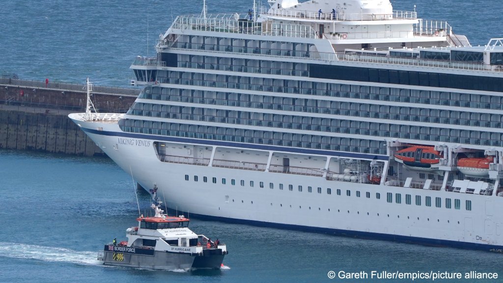 A Border Force patrol vessel cruises past a cruise ship in Dover | Photo: Gareth Fuller / empics / picture alliance