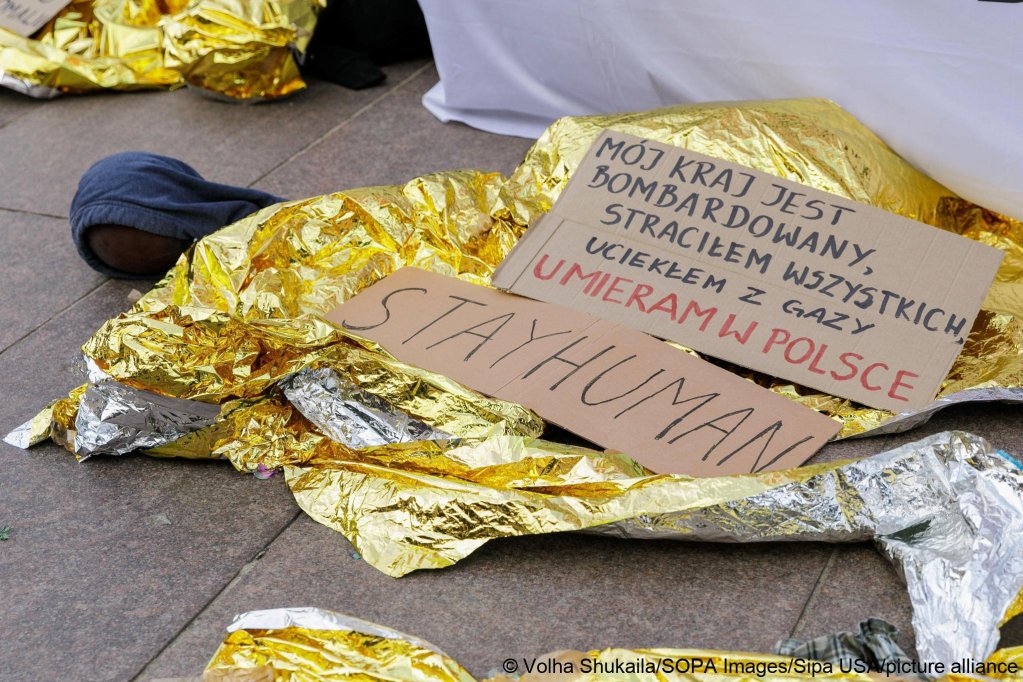 Placards calling for humanitarian standards to be maintained at the border are seen during a demonstration in June in Poland | Photo: Volha Shukaila / Sipa USA / SOPA images / picture alliance
