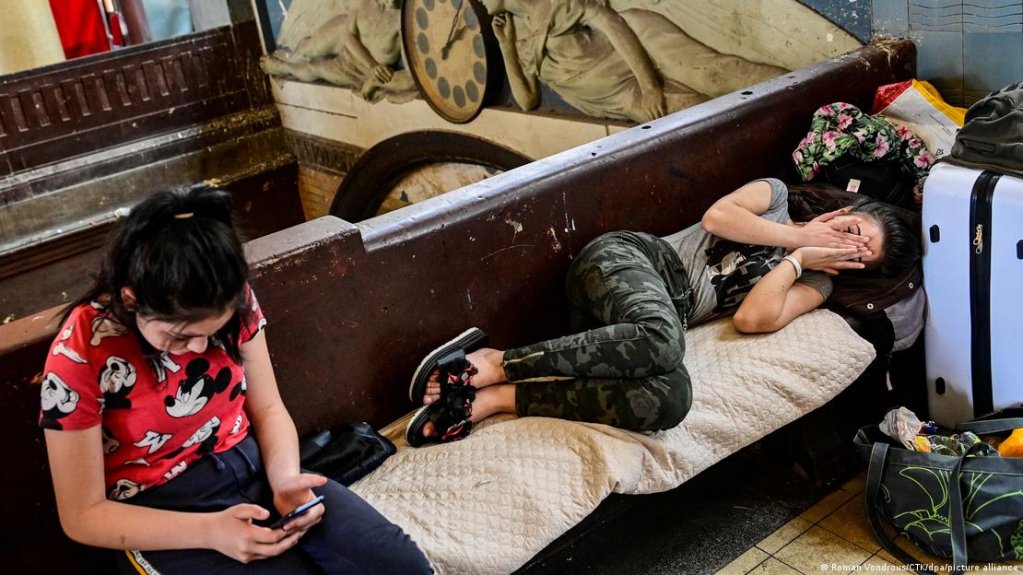 One year ago: Ukrainian refugees in an emergency shelter in Prague — meanwhile, most refugees have become well-integrated | Photo: Roman Vondrous/CTK/dpa/picture alliance