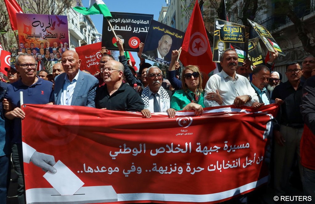 File photo: Imed Khemiri, a senior official in the Ennahda party and member of the Salvation Front (L) takes part in a protest, demanding the release of imprisoned journalists, activists, opposition figures in May  2024 | Photo: Jihed Abidellaoui / Reuters