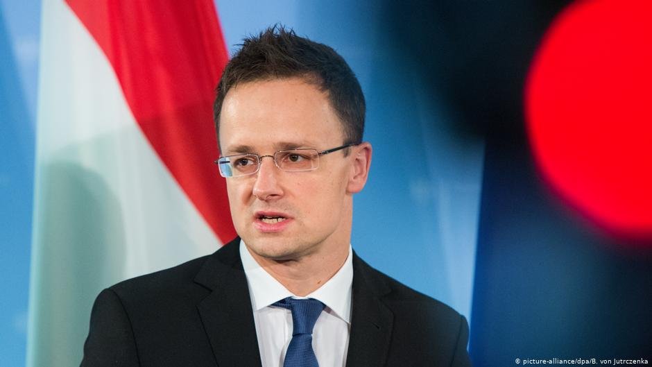 Hungarian Foreign Minister Peter Szijjarto wants third countries of migrant routes like Egypt to keep refugees and migrants away from the EU | Photo: picture-alliance/dpa/B. von Jutrczenka