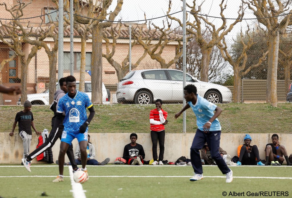 It is not enough to just try and scare young people from risking everything to get on the boats, thinks Fall. Here migrants who have reached Spain via the Atlantic route play football in Guissona town, north of Barcelona | Photo: Albert Gea / Reuters