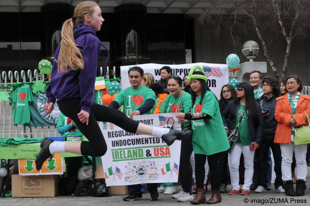 From file: Undocumented migrants, their families and friends and their supporters during a street party in Central Dublin, show their support for Justice for the Undocumented in 2016 | Photo: Imago / Zuma press
