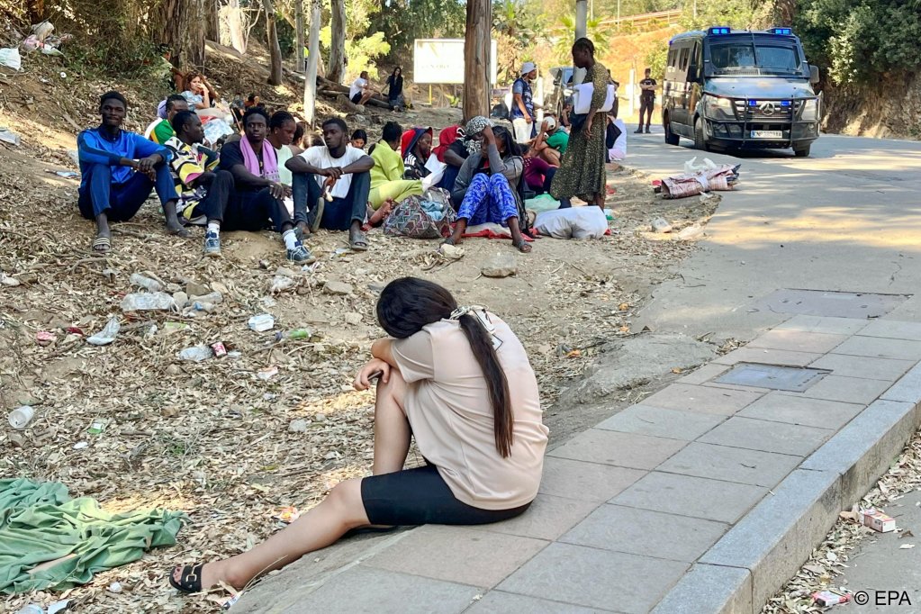 Young migrants wait to enter the Temporary Immigrant Accommodation Center (CETI) in Ceuta, Spain | Photo: EPA / ANSA