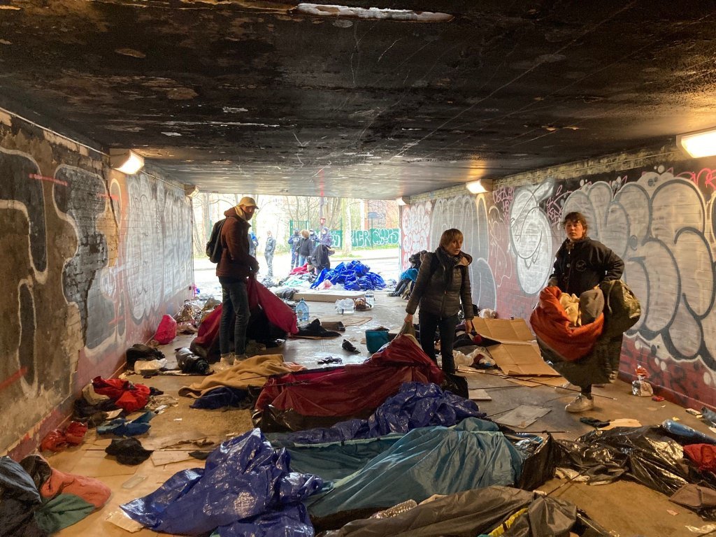تخلیه مهاجران از تونلی در شمال پاریس. عکس: سازمان اتوپیا٥٦