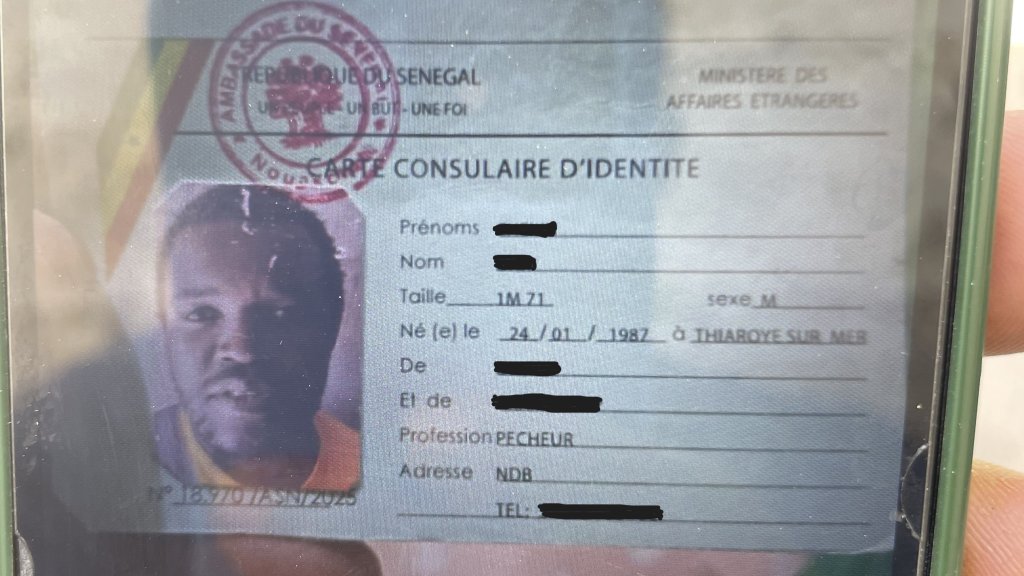 La carte consulaire de Magueye, délivrée par l'ambassade du Sénégal en Mauritanie. ©Clémence Cluzel / InfoMigrants