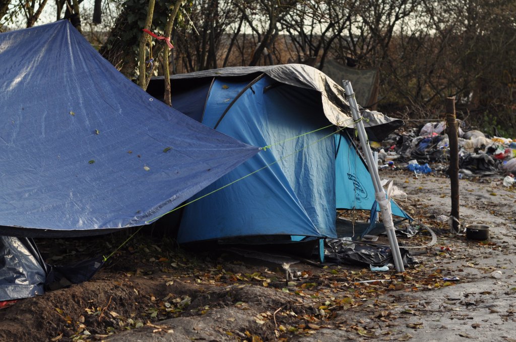 Des tentes dans le camp de Loon-Plage, le 15 décembre 2022. Crédit : Dana Alboz/InfoMigrants