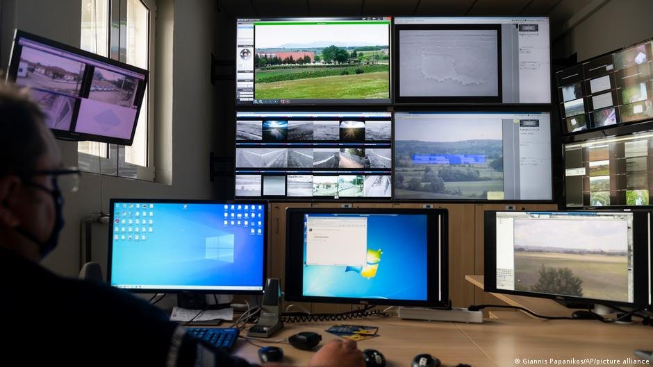 File photo: Greek authorities have the technology to locate people on islets in the River Evros | Photo: Giannis Papanikos/AP/picture alliance