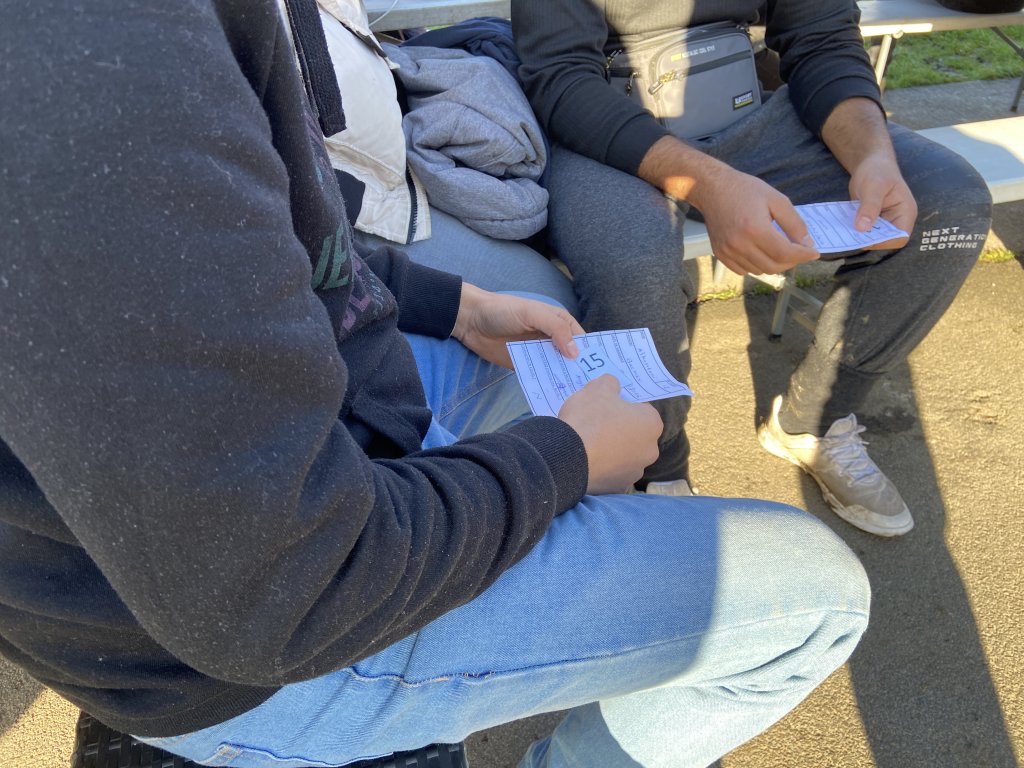 Two young men wait to see the MSF mobile clinic doctor on November 28, 2024. They caught a cold living outside, poorly covered | Photo: InfoMigrants