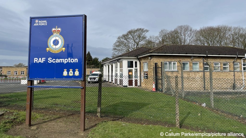 From file: The former RAF base at Scampton has still not been opened to accommodate asylum seekers, despite costing way over budget to convert | Photo: Callum Parker / empics / picture alliance