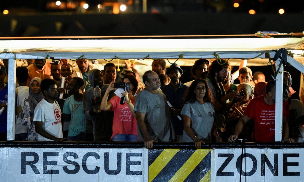 File photo: Migrants rescued by the Spanish rescue organization Open Arms were finally allowed to dock in Lampedusa on August 20, 2019  | Photo: Guglielmo Mangiapane / Reuters