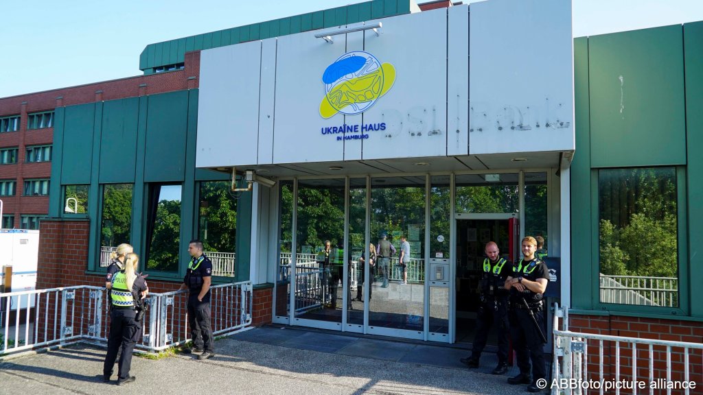 The house that was raided is known as 'Ukraine House' and is part of a facility to house asylum seekers in northern Hamburg. The building can hold up to 1,500 people but around 1,000 are reported to be registered there currently  | Photo: ABBfoto / picture alliance