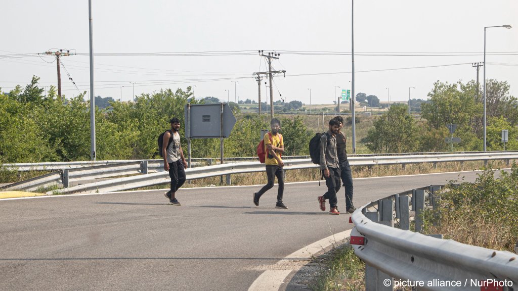 File photo: A group of young asylum seekers from Pakistan near the city of Komotini | Photo: Nicolas Economou/NurPhoto/picture-alliance