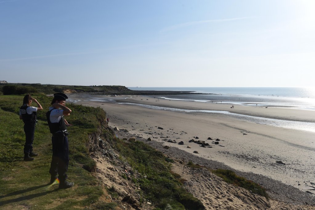 From file: Police on the beach at Wimereux, not too far from Calais | Photo: Mehdi Chebil / InfoMigrants