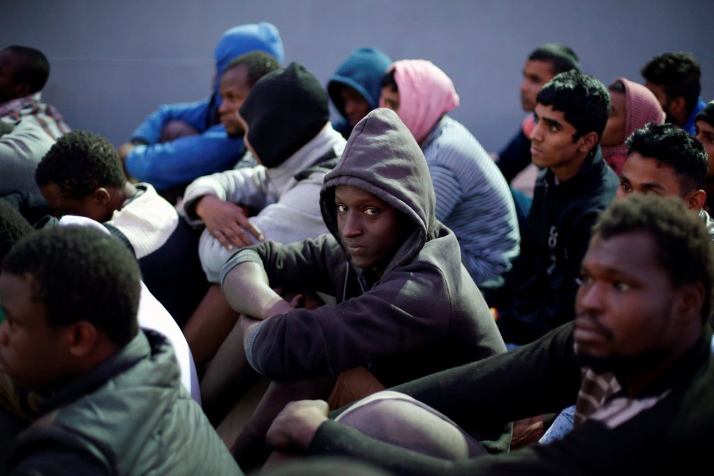 Migrants locked up in detention centers in Libya say they lack food and water. Many are also sick with tuberculosis | Photo: Reuters