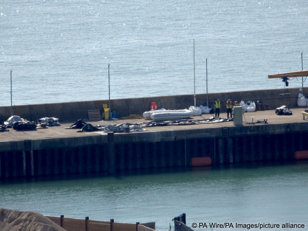 Once the migrants reached the UK, the authorities deflated the dinghy and laid it out on the quayside at Dover, pictured here | Photo: PA Wire / PA Images / picture alliance
