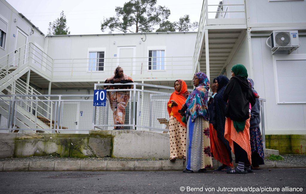 The German President visited the Kofinou reception center, which can accommodate 450 asylum seekers | Photo: picture alliance / BerndvonJutrczenka