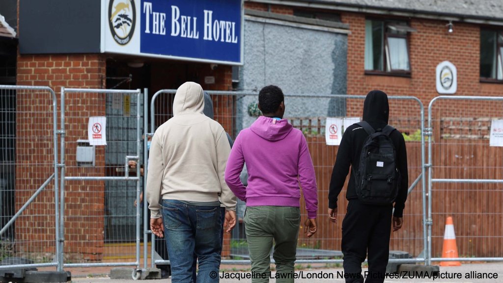 The Bell hotel in Epping has become the focal point of repeated protests against migrants | File Photo: Jacqueline Lawrie/ZUMA/picture-alliance