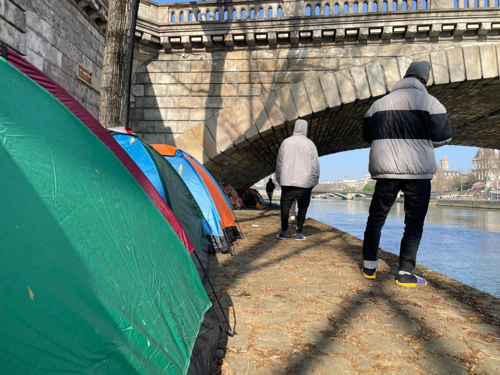 File photo used as illustration: Young migrants, unaccompanied minors are not always recognized as such and while waiting for their cases to be decided often end up sleeping rough, like these young people in Paris in March 2025 | Photo : InfoMigrants 