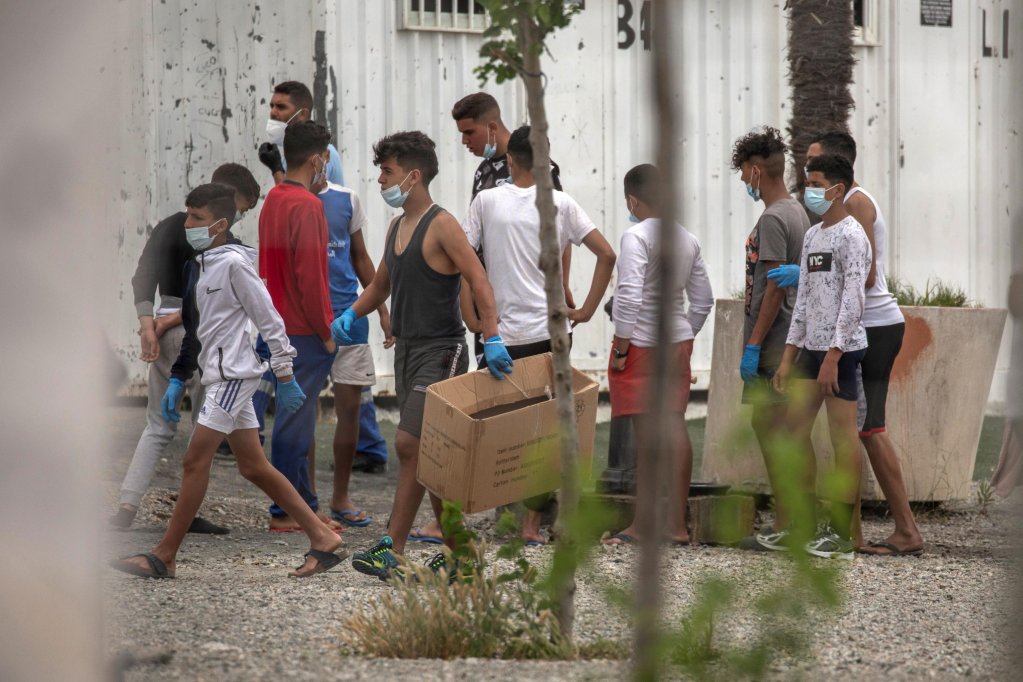 Del expediente: Menores procedentes de Marruecos acogen a Piniers en Ceuta, territorio español del norte de África, tras ser trasladados por las autoridades españolas |  Foto: ARCHIVO/EPA/BRAIS LORENZO