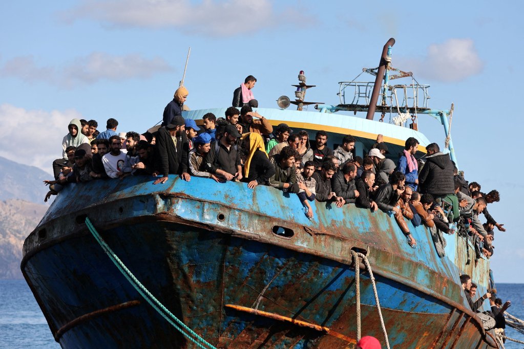 FILE PHOTO: The vast majority of arrivals in Greece are by boat. Photo from rescue operation off the Greek island of Crete on November 22, 2022 | Photo: REUTERS/Stringer/File Photo