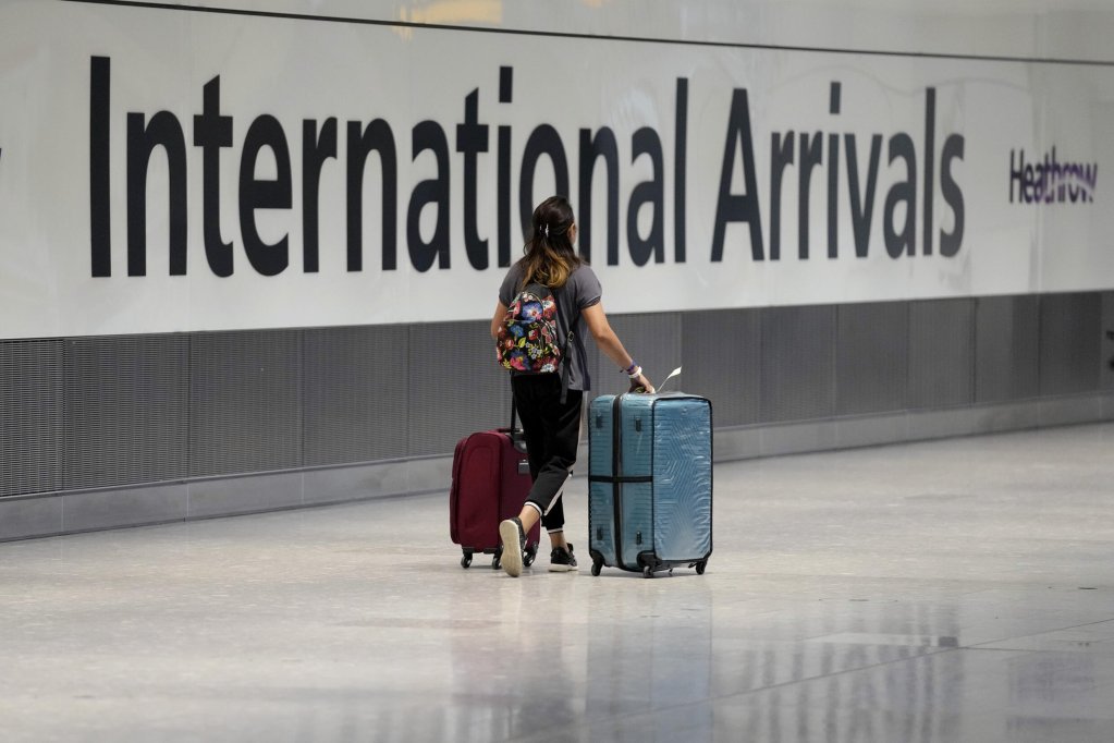 File photo: Under the proposed changes, just passing through an airport could qualify some asylum seekers to be sent back to that country | Photo: Matt Dunham/AP/picture-alliance