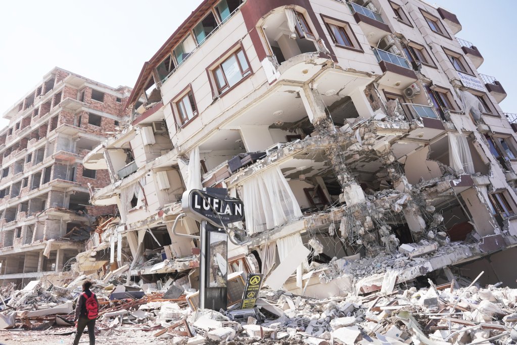 جانب من الدمار بعد الزلزال في مدينة أنطاكيا التركية. الصورة: دانا البوز /مهاجرنيوز