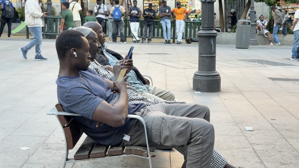 Men in a square in Madrid's Lavapies neighborhood | Photo: InfoMigrants