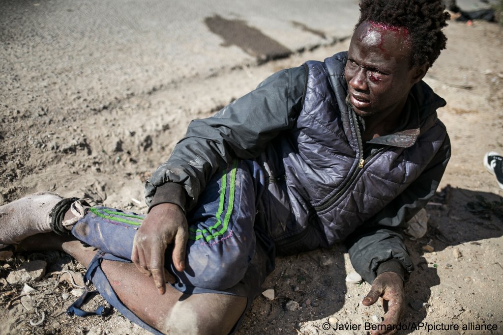 A migrant rests on a road after crossing the fences separating the Spanish enclave of Melilla from Morocco in March 2, 2022 | Photo: Javier Bernardo/AP/picture alliance