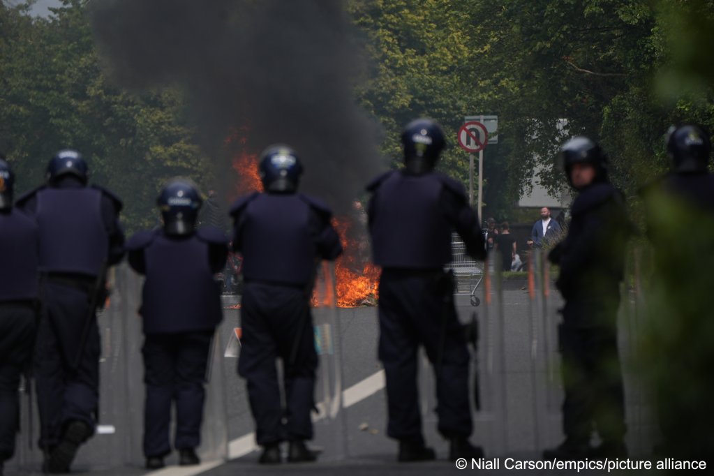 Ireland: Police arrest 19 following anti-migrant protests - InfoMigrants