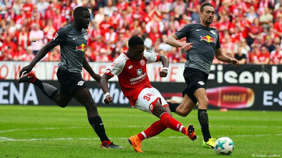 Flying start: Ridle Baku scored on his Bundesliga debut for Mainz | Photo: Imago/J.Huebner
