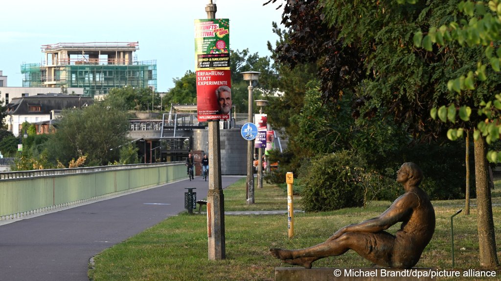 A view of election posters along the river Elbe in Magdeburg, Sachsen Anhalt's state capital  | Photo: Michael Brandt / picture alliance / dpa